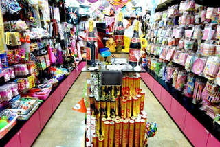 Retail chain of party prop suppliers in Mumbai and also selling through own e-commerce site.