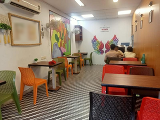 Fast food cafe in Jaipur strategically located near a student hub receiving 60-70 daily orders.