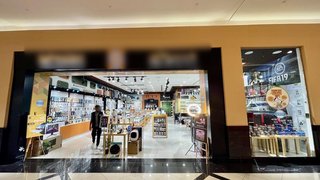 Electronics retail brand company with a showroom located inside a mall & online for sale.
