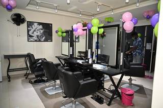 Established beauty salon with 20 customers daily in high footfall area for sale.
