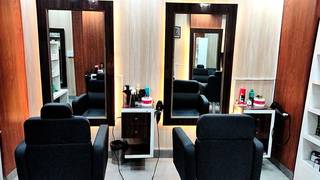 Startup unisex salon in Ghaziabad with 200+ served customers & 4-5 customers/day for full sale.