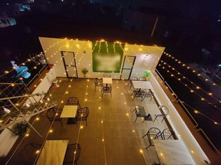 For Sale: Rooftop cafe with amazing ambiance receiving around 8-9 customers daily.