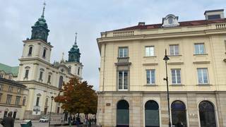 Boutique hotel in Warsaw with 74 rooms, conference space, and restaurant, seeking investment for expansion.