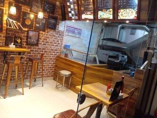 Pizza franchise with seating capacity of 8 and monthly INR 1 lakh sales for sale.
