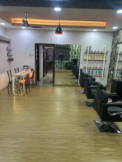 Indore-based unisex salon and training academy in prime location with 110 regular clients seeks investment.