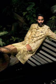 Pune based high end luxury fashion brand seeks capital to setup a new design studio.