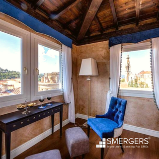 Monumental building in the centre of Florence, consisting of hotel, apartments, boutiques-Italian artistic heritage.