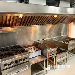 Promising restaurant with international halal kitchens in the middle of Bangkok is for sale.