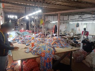 Sakinaka based garment unit with capacity to produce up to 12,000 pieces daily for sale.