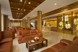 5-star hotel and resort on 8.2 acres of land facing backwaters in Thrissur, Kerala.