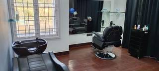 High-profile hair-replacement studio in Chennai with ~ INR 1 Crore annual revenue & VIP clientele.