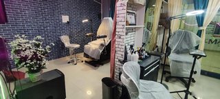 Profitable tattoo studio in a mall, served 20,000+ clients, with potential for additional services.