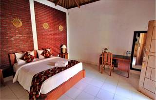 Established hotel consisting of 14 bungalows and has an occupancy rate of 100% during seasons.
