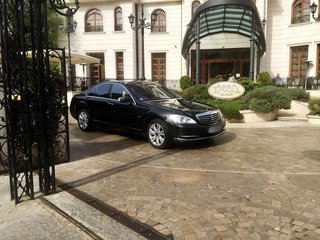 Professional ground transportation & chauffeured limousine service provider having 18 vehicles and operating since 2007.