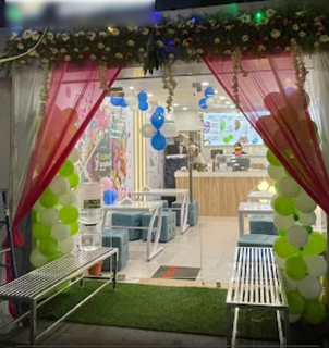 Franchised ice cream parlor with seating for 16 and 70+ customers/day during weekends for sale.