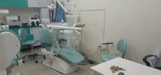 For sale: Fully equipped dental clinic in Bangalore that receives 8-9 patients daily.