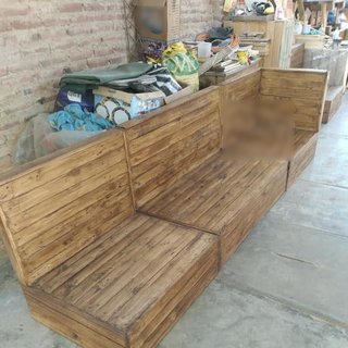 Custom pine pallet wood furniture business in Cochabamba with 35 loyal clients, seeking investment.