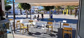 Active bar and cafeteria in Corralejo receive a daily average footfall of 80 customers.